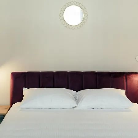 Апартаменти Lara Apartament 1 *