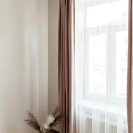 Апартаменти Lara Apartament 1 *